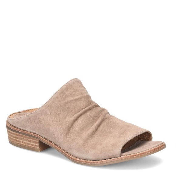 Sofft Shoes - NWT Söfft NETTA Sandal in Stone